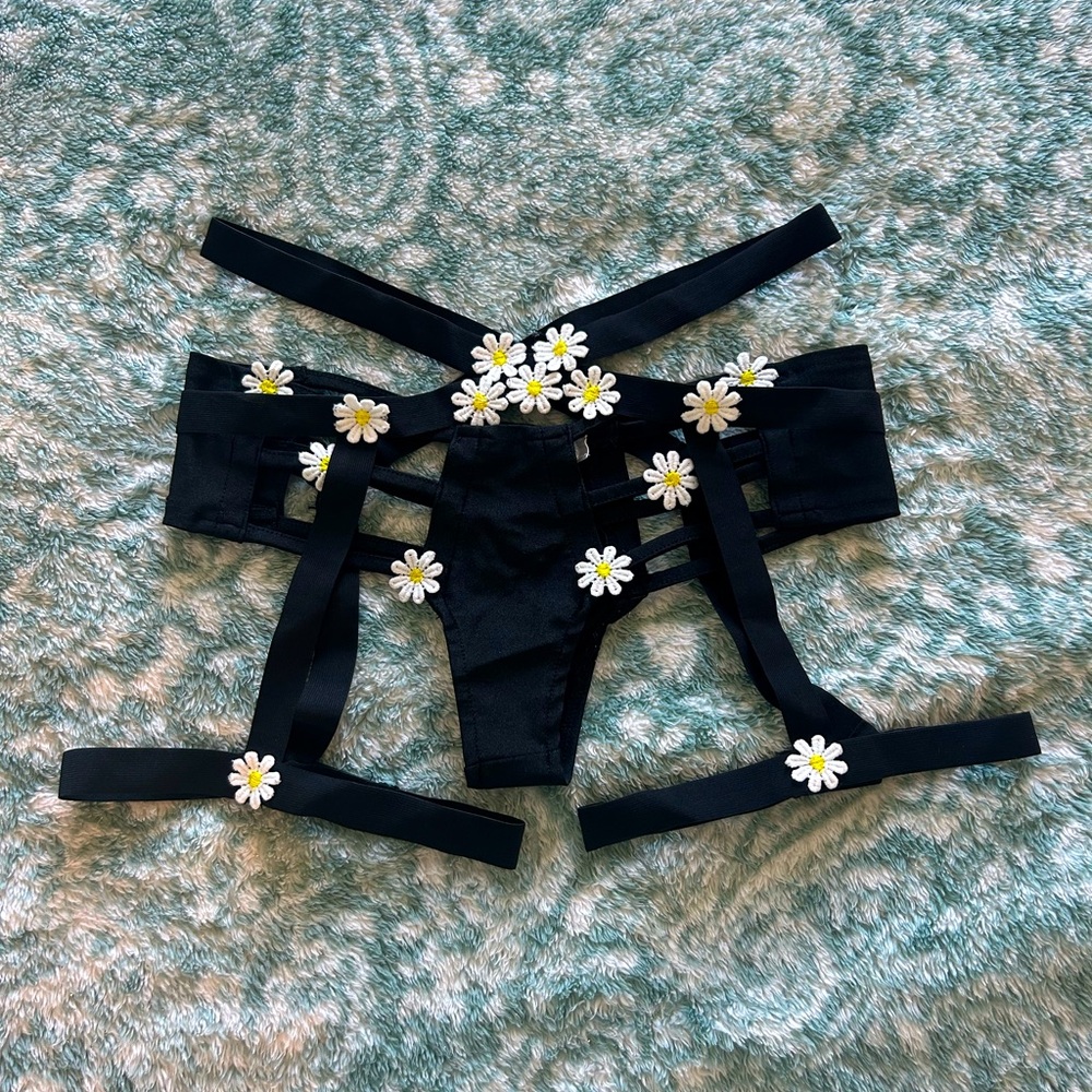 iHeartRaves - Daisy Bottoms and Harness Set